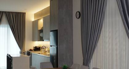 Private Pool Villa, 4 Bedroom, Sleeps 18, Near Batu Pahat Mall