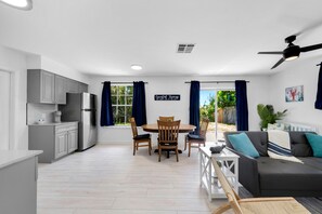 Living area - Lakefront Patio + Fire Pit + Grill | Near Vanderbilt Beach | Seaturtle Cottage (Naples)