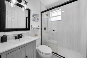 Bathroom - Cozy Cottage + Private Entrance | Near Vanderbilt Beach | Pineapple Cottage (Naples)