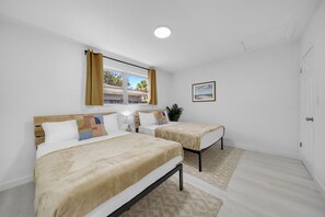 Room - Cozy Cottage + Private Entrance | Near Vanderbilt Beach | Pineapple Cottage (Naples)