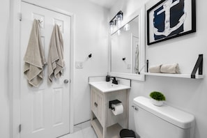 Bathroom - Lake Patio + Firepit + Grill | Mins to Vanderbilt Beach | Fisherman's Cottage (Naples)