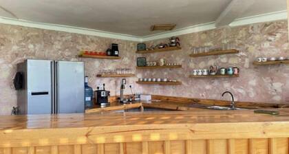 Beautiful studio with AC in soothing Mbarara neighborhood