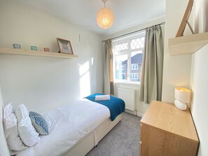 Room - 4 Bedroom House, Sleeps 7, Driveway Parking. Heath - Cardiff - White Walnut (Cardiff)