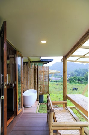Deluxe Single Room, Mountain View | Property grounds - Sapanklangna (Bo Kluea)