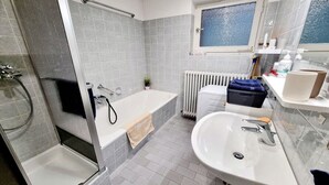Bathroom - Holiday apartment with 1 bedroom (Bad Peterstal)
