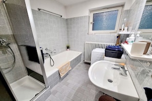 Bathroom - Holiday apartment with 1 bedroom (Bad Peterstal)