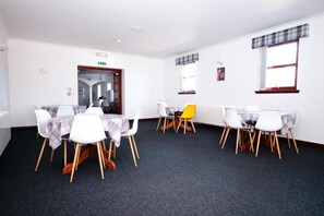 Habitación doble Confort, servicio de limpieza | Restaurantes