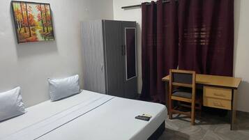 Habitación doble Deluxe | Escritorio, espacio para trabajar con laptop y wifi gratis