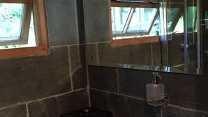 Bathroom - Owl Lodge (Wrexham)