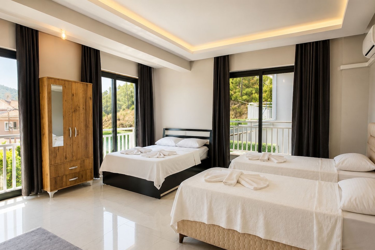Villa Deluxe, balcón, vistas a la piscina | Tabla de planchar con plancha y wifi gratis