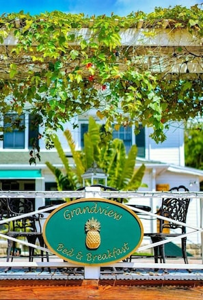Outdoor dining - Grandview Bed and Breakfast Mount Dora (Mount Dora)