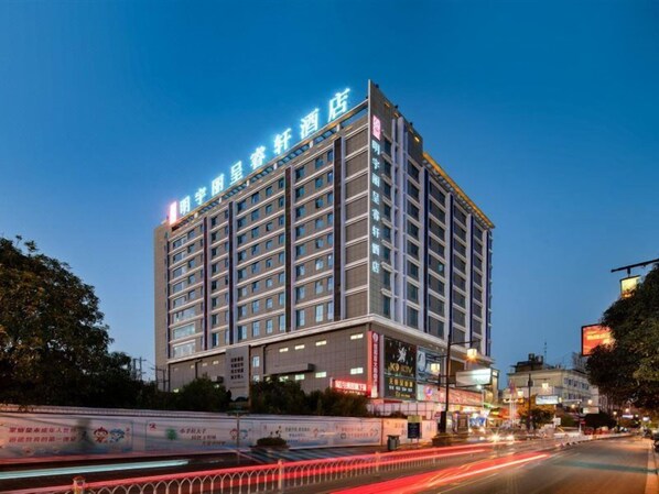 Ảnh chưa phân loại, 1 trong số 28 ảnh, nút