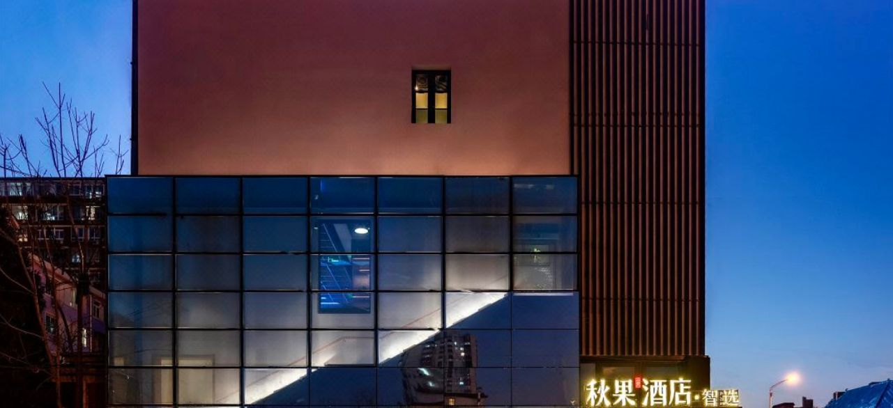 A building with a modern facade, large windows, and a visible sign indicating a hotel.