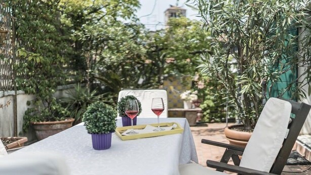 Outdoor dining - Three Terraces (Venice)