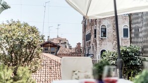 Outdoor dining - Three Terraces (Venice)