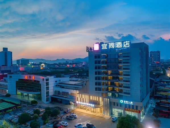 Ảnh chưa phân loại, 1 trong số 28 ảnh, nút