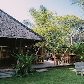 Khu ẩm thực ngoài trời