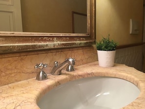 Bathroom - Oriuolo Giotto (Florence)
