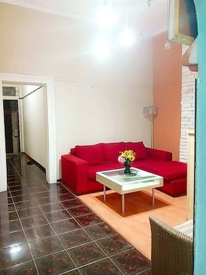 Unclassified image, 4 of 12, button - Room-adam's Central Stays (Cape Town)