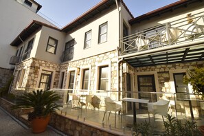 Outdoor dining - Fiore Garden Suites (Antalya)