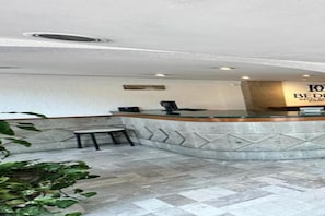 Lobby - Hotel Beddo Queretaro Express (Querétaro)