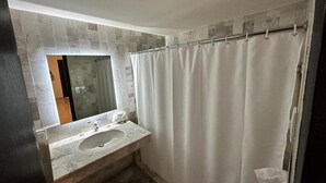 Bathroom - Hotel Beddo Queretaro Express (Querétaro)