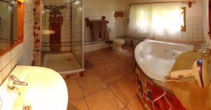 Bathroom - Antbear Lodge (Umtshezi)