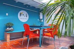 Outdoor dining - Hotel Ayenda Casa de Pinos Sede Cabecera 1522 (Bucaramanga)