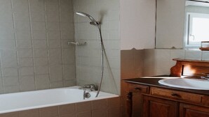 Unclassified image, 5 of 36, button - Hotel Auberge La Feniere (Cadenet)