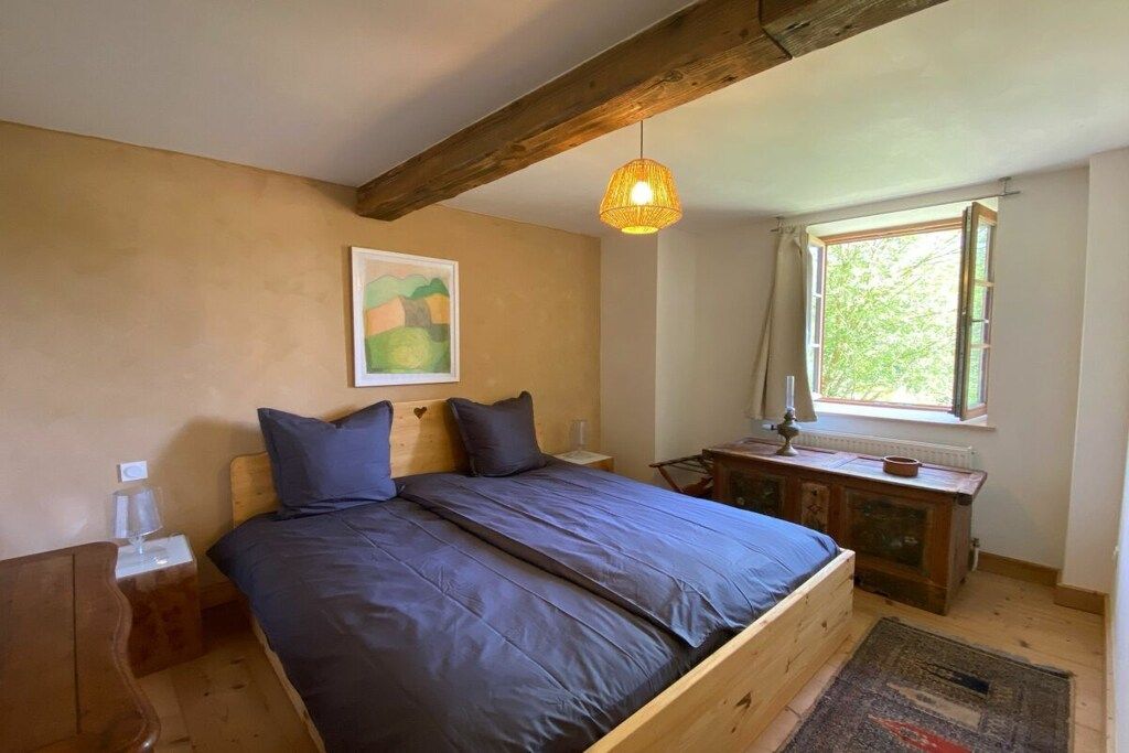WiFi (free), bed sheets