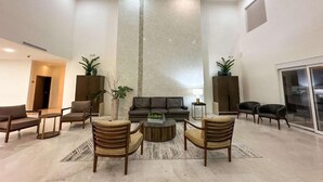 Lobby - Best Western Plus Sacramento (Chihuahua)