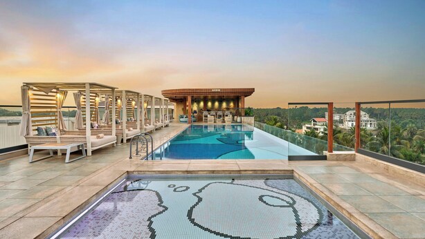 Pool - Renaissance Goa Hotel (Arpora)