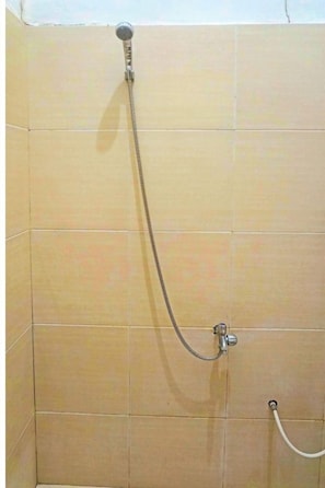 Bathroom - Collection O 91488 Hotel Lingkarsut Jeneponto (Jeneponto)
