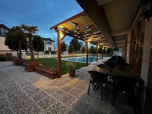 Outdoor dining - Akcayzeytin Otel (Edremit)