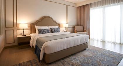 Twin Lakes Hotel