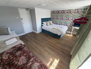 Room - OYO Princetown Lodge (Tredegar)