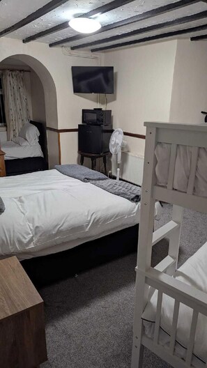 Room - OYO Princetown Lodge (Tredegar)
