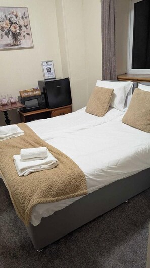Room - OYO Princetown Lodge (Tredegar)