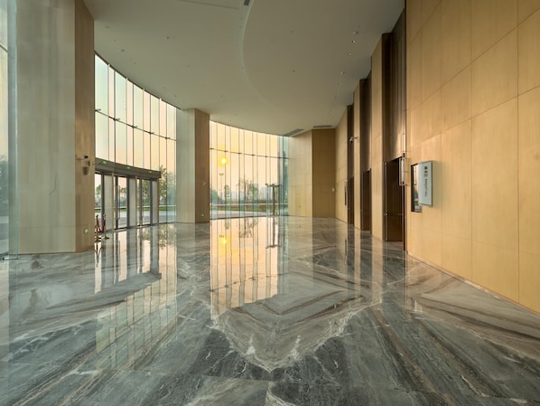 A spacious lobby with a polished marble floor, large windows, and a modern architectural design. - LN Dongfang Hotel Nansha (Guangzhou)