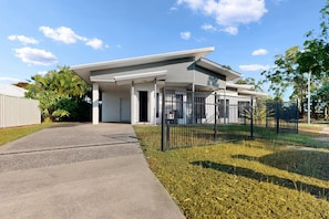 A modern two-story building with a covered entrance and a fenced driveway. - Spacious 3-bed Family Retreat in Darwin (Darwin)