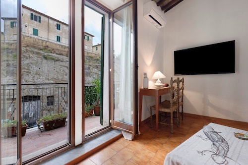 Apartment 'La Casetta Della Cittadella' with Balcony, Wi-Fi and Air Conditioning
