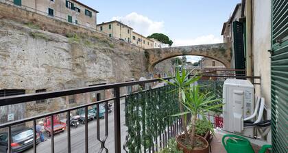 Apartment 'La Casetta della Cittadella' with Balcony, Wi-Fi and Air Conditioning