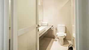 Bathroom - Aster Hotel (Batu)