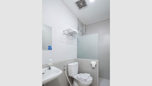 Bathroom - D Carol Hotel Surabaya (Surabaya)