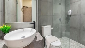 Bathroom - Lively Hotel City Center Surabaya (Surabaya)