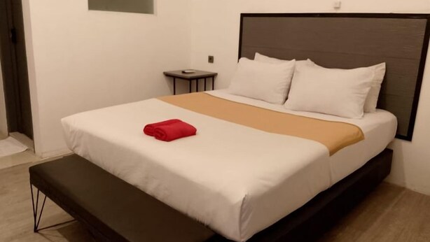 Room - Crown Budget In Style Kediri (Kediri)