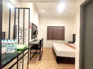 Room - Crown Budget In Style Kediri (Kediri)