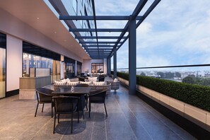 Ảnh chưa phân loại, 2 trong số 52 ảnh, nút