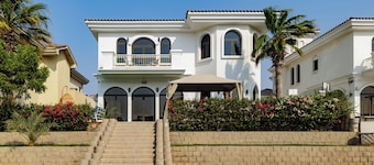 Maison Privee - Classic Beachfront Villa w/ Pool on Palm Jumeirah