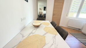 Dining - Apartment sleeping 8, with 2 shower rooms and toilets, near Metz train station (Metz)